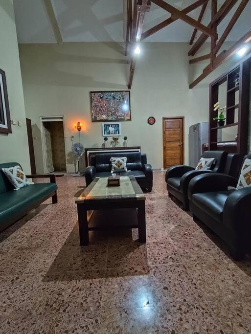 Niki Mawon Homestay Kejayan Buitenkant foto